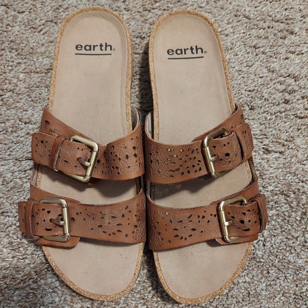 EARTH SANDALS BRAND NEW